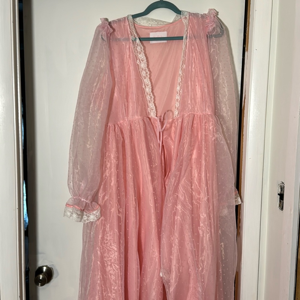 Selkie high/low robe.  Ties at the front.  Print polka dot.  Beautiful!